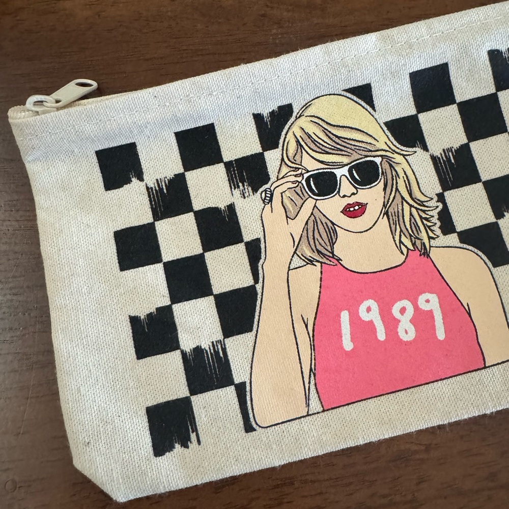 Taylor 1989 Pouch